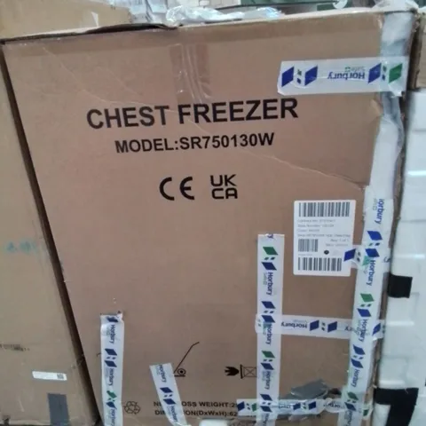 BOXED SWAN SR750130W 143L CHEST FREEZER - WHITE