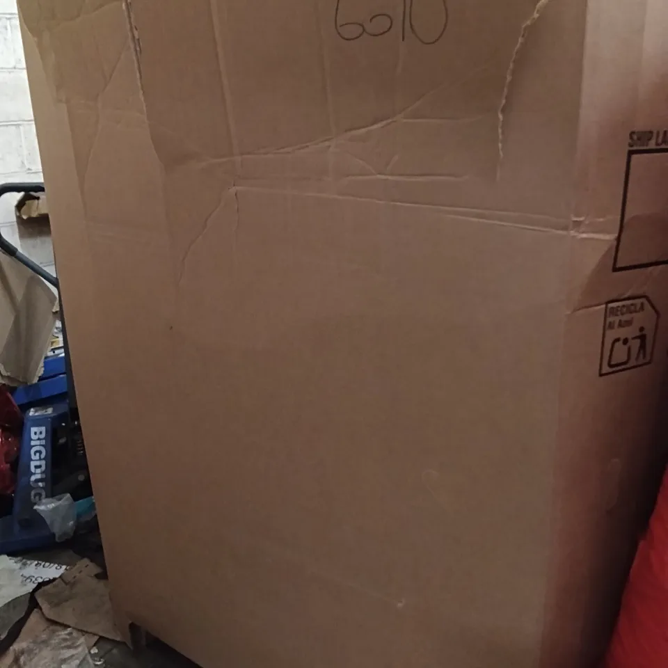 PALLET OF ASSORTED ITEMS TO INCLUDE - 2 SET GARDEN BUCKET, 3 SET PICTURE FRAME, PHONE CASE