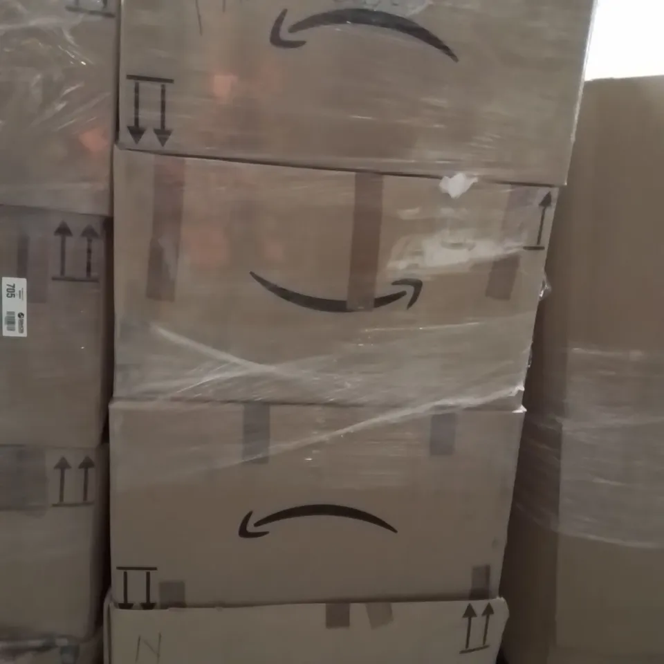 PALLET CONTAINING A LARGE QUANTITY OF PHONE CASES,SCREEN PROTECTORS
