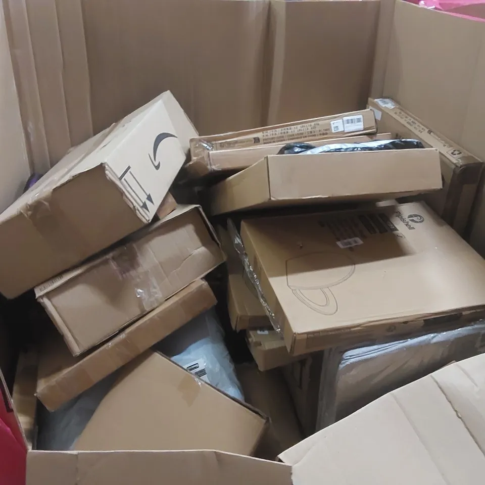 PALLET OF ASSORTED ITEMS INCLUDING: MATTRESS TOPPER, TOILET SEATS, CHILDREN'S TRICYCLE, DRESSING TABLE MIRROR ECT