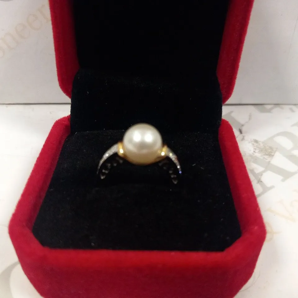 18CT GOLD PEARL AND DIAMOND RING