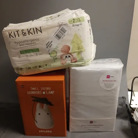 BOX OF APPROXIMATELY 10 ASSORTED ITEMS TO INCLUDE - KIT&KIN ECO NAPPIES , VERY HOME DUVET COVER SET , SMALL TOTORO HONNORI LAMP ETC