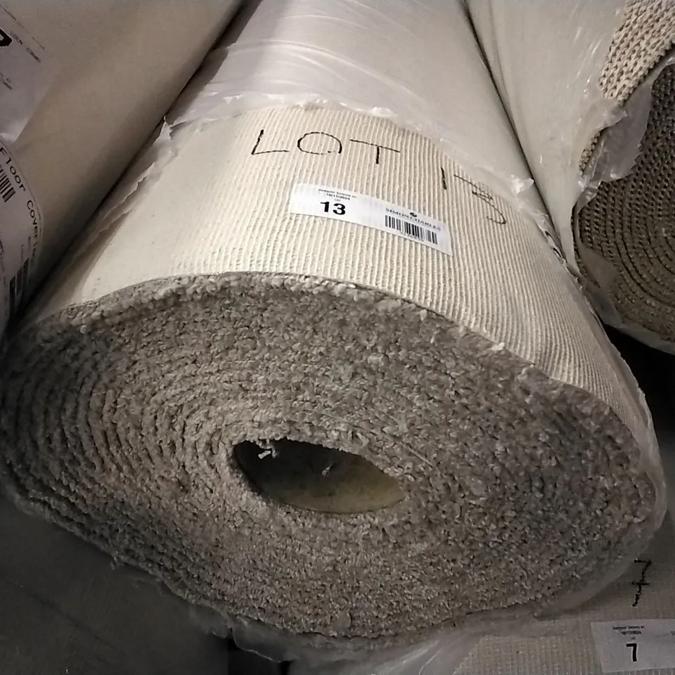 ROLL OF SOFT NOBLE CARPET APPROXIMATELY 4X15M 