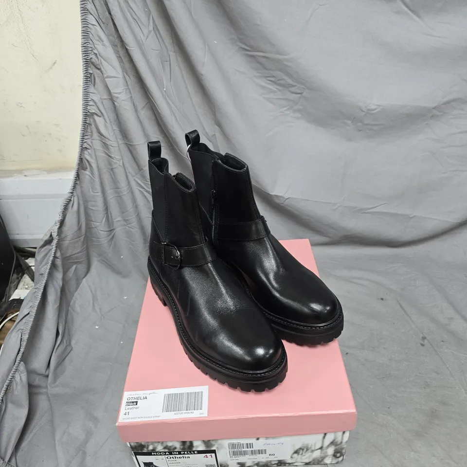 MODA IN PELLE OTHELIA BLACK LEATHER BUCKLE ANKLE BOOTS – UK 8 