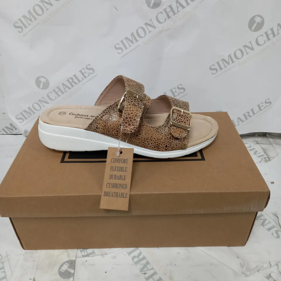 BOXED PAIR OF CUSHION WALK STRAPPY SANDALS IN GOLD - SIZE 3