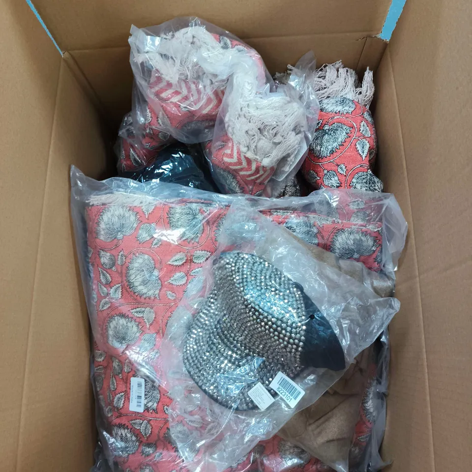 BOX OF APPROXIMATELY 20 ASSORTED ITEMS TO INCLUDE RUGS, CLOTHING, HANDBAG ETC