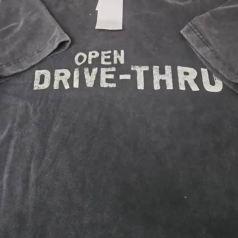 ZARA OPEN DRIVE-THRU CREW NECK T-SHIRT IN DARK GREY SIZE UK XL