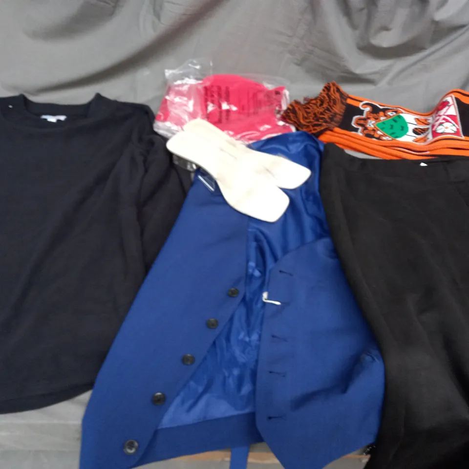 6 ASSORTED CLOTHING ITEMS TO INCLUDE SHORTS, BARNET FC SCARF, WAISTCOAT, ETC