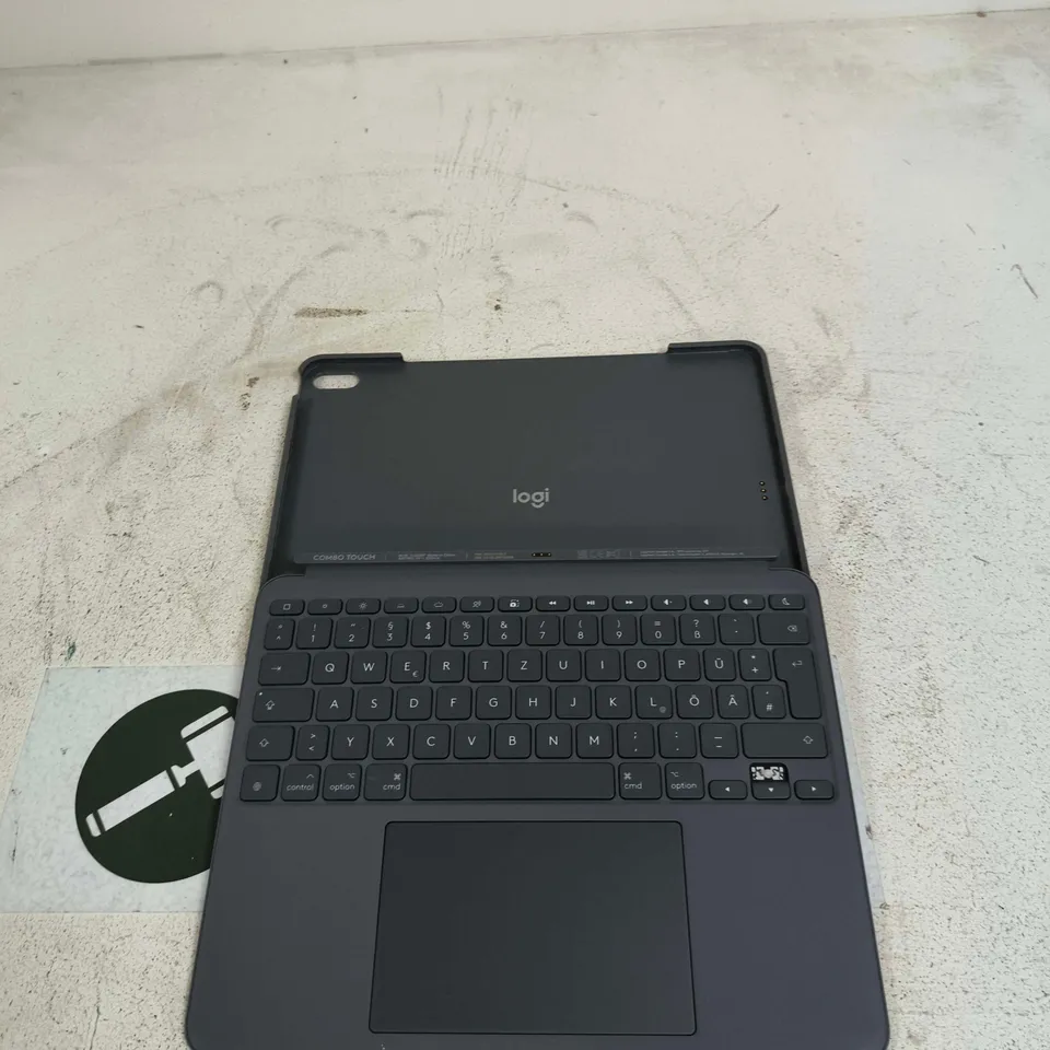 LOGITECH COMBO TOUCH KEYBOARD CASE FOR IPAD AIR 13-INCH (M2) - GERMAN