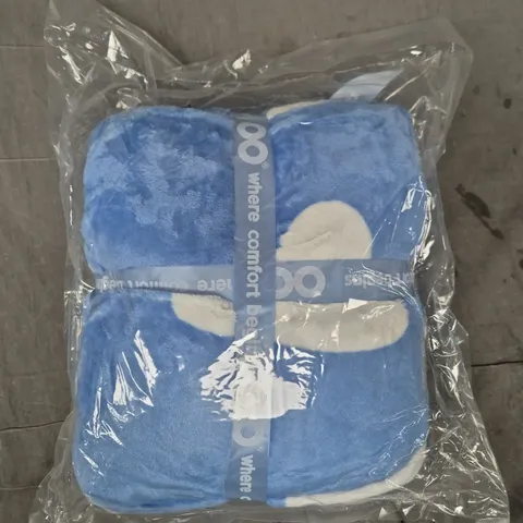 OODIE HOODED BLANKET IN BLUE/WHITE