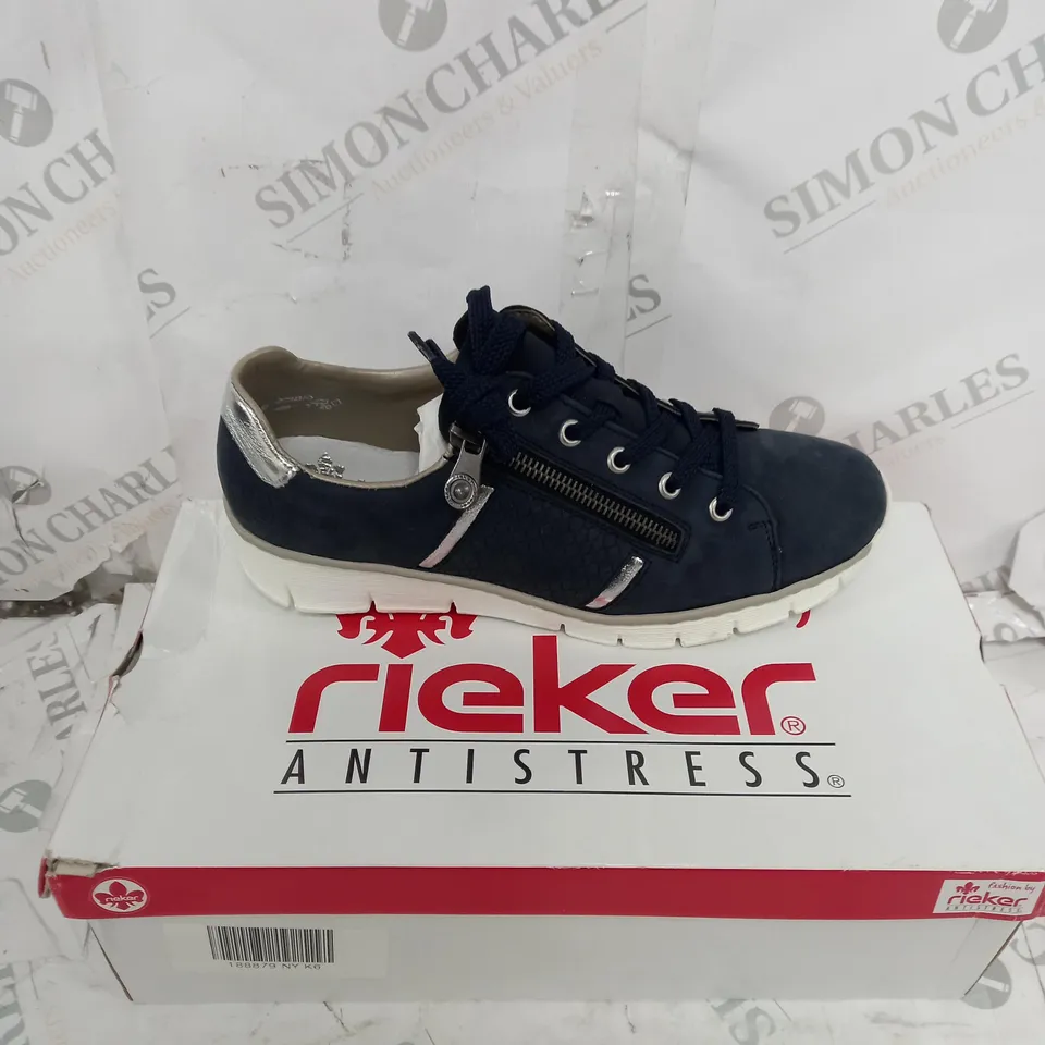 BOXED RIEKER SIZE 6 NAVY WEDGE TRAINER 