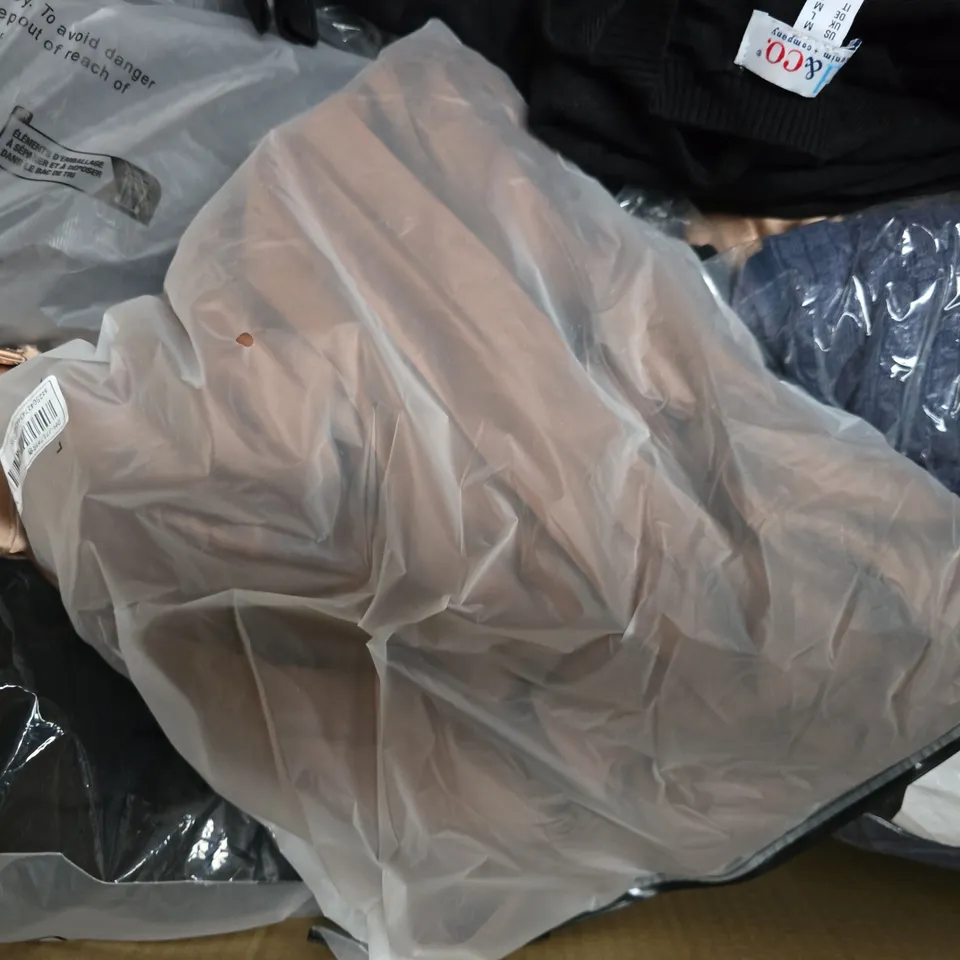 APPROXIMATELY 25 ASSORTED CLOTHING AND FASHION PRODUCTS IN VARIOUS STYLES AND SIZES - COLLECTION ONLY