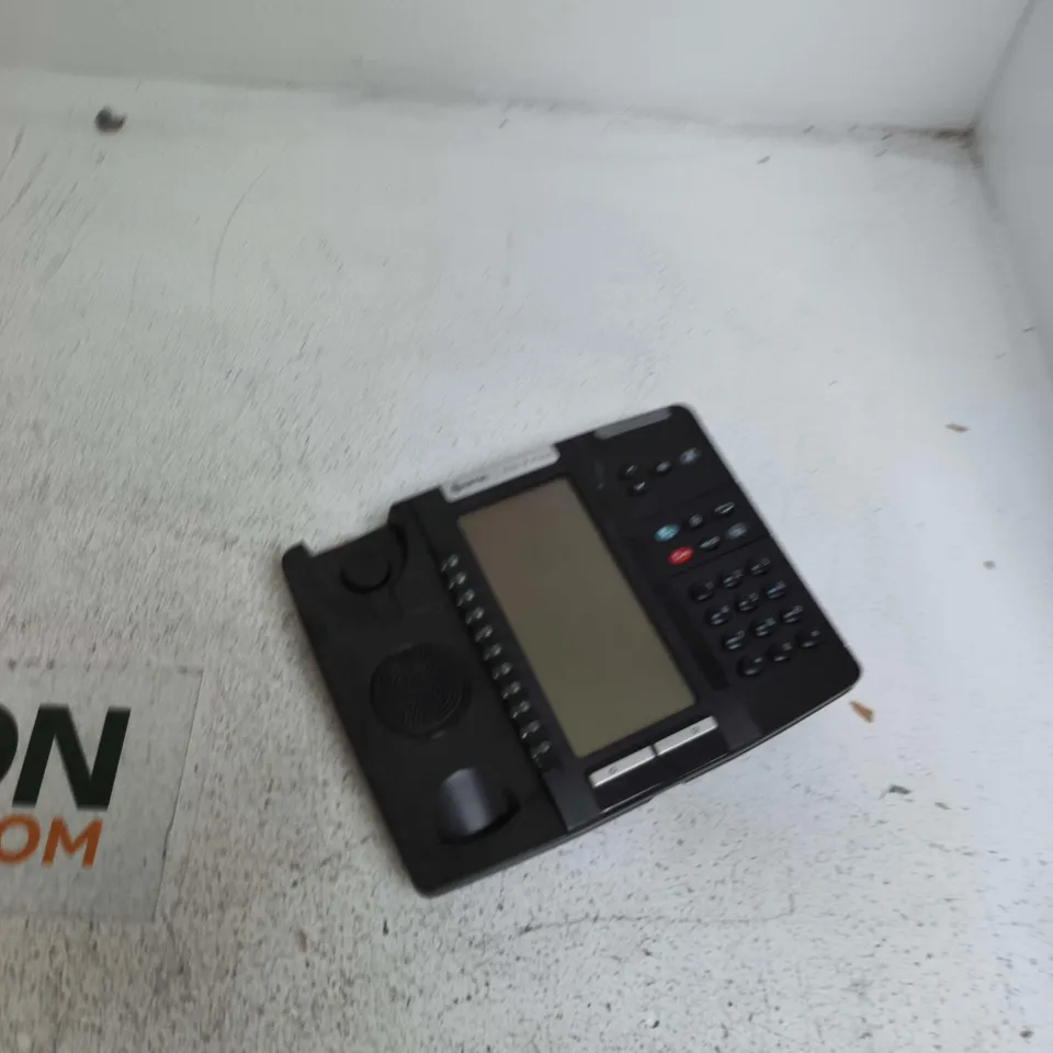 BOX OF APPROXIMATELY 12 ASSORTED TECH ITEMS TO INCLUDE: MITEL LANDLINE