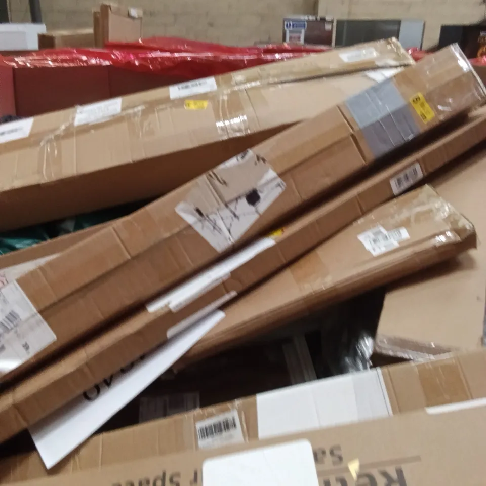 PALLET OF ASSORTED ITEMS TO INCLUDE - RETRACTABLE SAFETY GATE, PICTURE FRAME, WINDOW BLIND