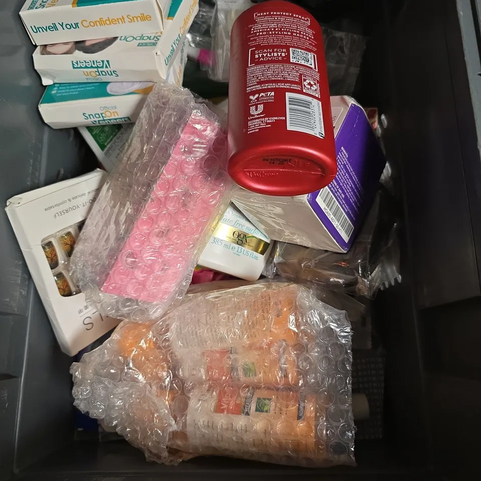 APPROXIMATELY 20 ASSORTED HEALTH AND BEAUTY PRODUCTS INCLUDING COCONUT CURLS CONDITIONER , MOROCCAN OIL AND NIVEA FACE WASH 