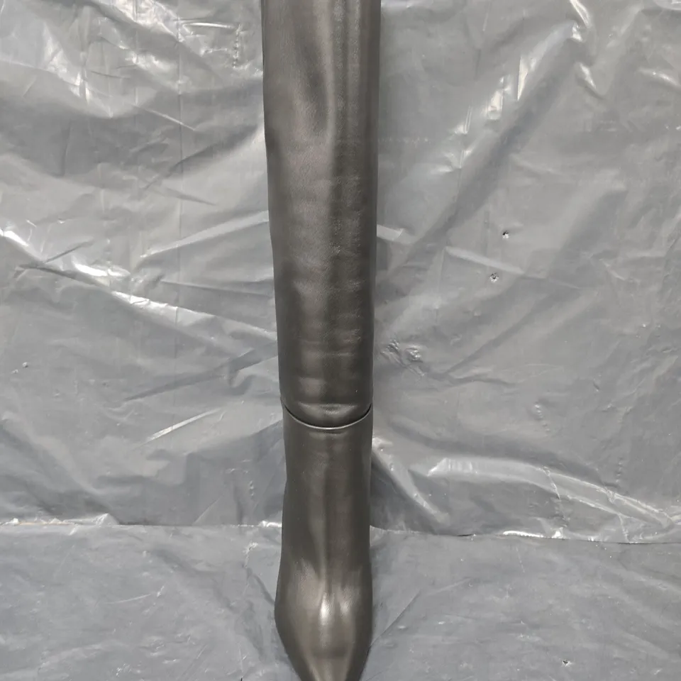 BOXED PAIR OF IDENTITA POINTED TOE HEEL KNEE HIGH BOOTS IN BLACK SIZE EU 38