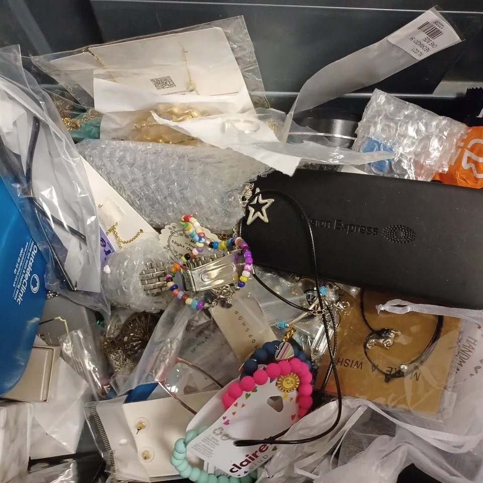BOX OF APPROX 20 COSTUME JEWELLERY ITEMS INCLUDING GLASSES, WATCH AND BRACELETS
