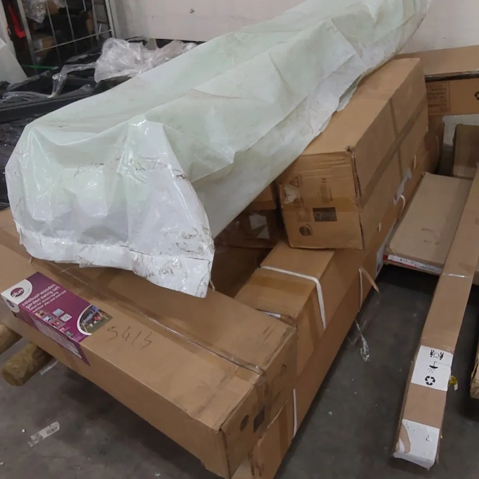 PALLET OF ASSORTED PLUM GARDEN SWING SET AND TOWER PARTS 