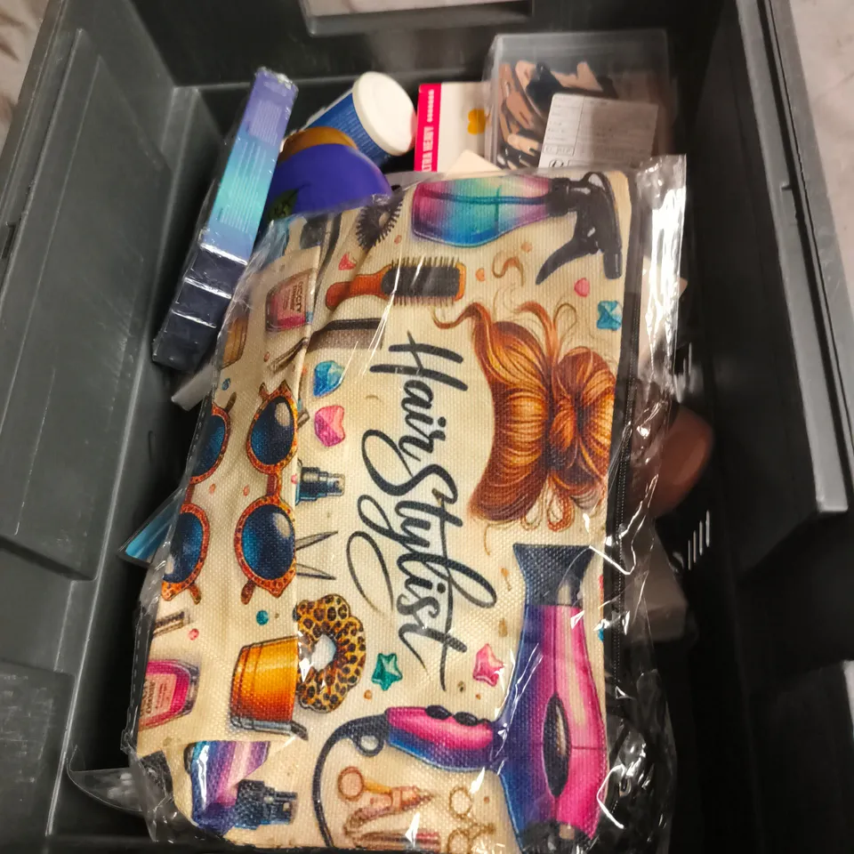 APPROXIMATELY 15 ASSORTED HEALTH & BEAUTY PRODUCTS INCLUDING LIZ EARLE CLEANSE & GLOW , POWDER PUFF AND 9D TEETH WHITENER 