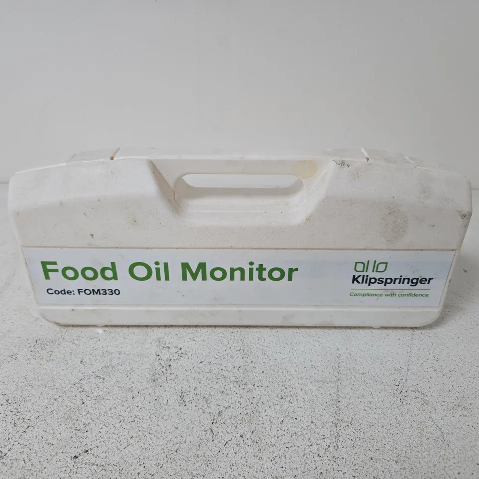 FOM330 FOOD OIL MONITOR IN WHITE CASE