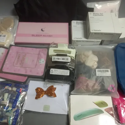 LOT OF APPROXIMATELY 20 ASSORTED HEALTH AND BEAUTY ITEMS TO INCLUDE SLEEP MASH, TRAVEL BAGS, HAIR CLIPS AND UVLED NAIL LAMP