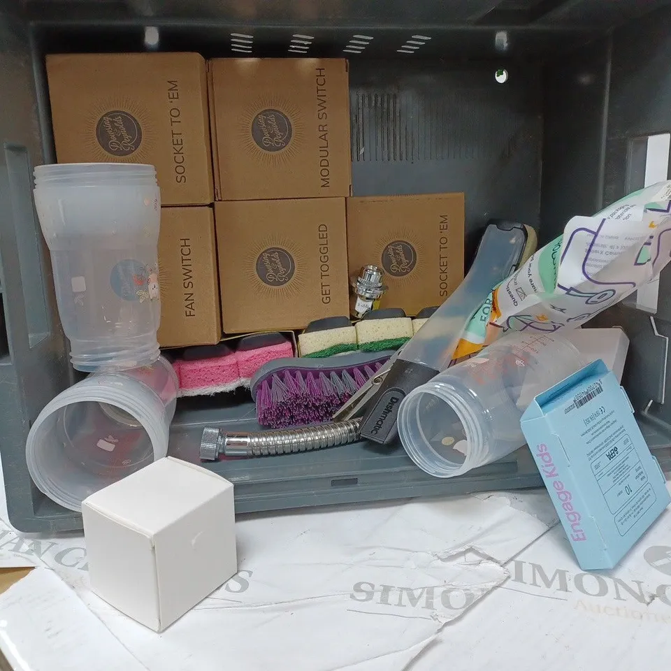 LOT OF HOUSEHOLD ITEMS TO INCLUDE WOODEN SPOONS, SHAMPOO, ETC