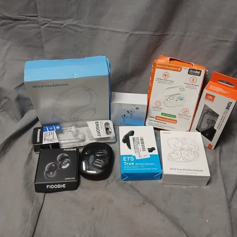 APPROXIMATELY 12 ASSORTED EARPHONES & HEADPHONES TO INCLUDE HYUNDAI EARBUDS, LTINIST BX29 EARBUDS, JBL TUNE110 EARPHONES, ETC