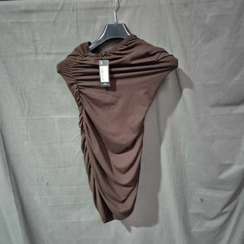 PRETTYLITTLETHING SHAPE DRESS – BROWN, UK 8 (EU 36)