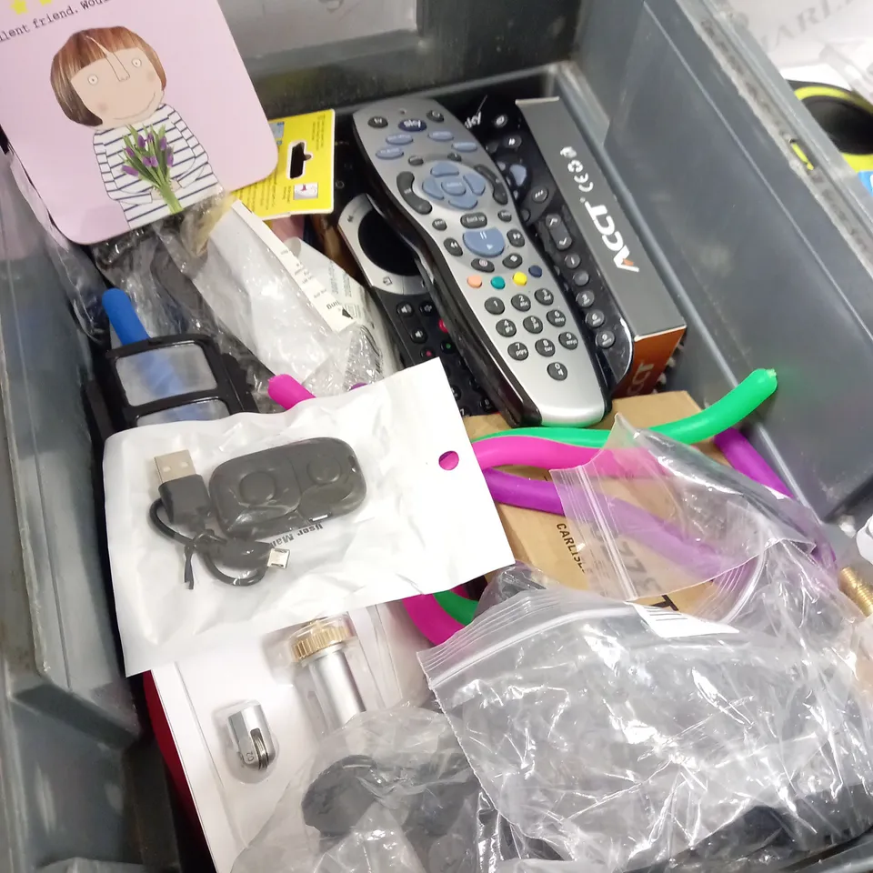 ASSORTED HOUSEHOLD ITEMS 