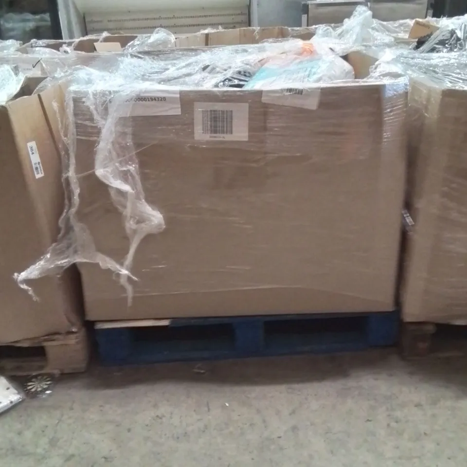 PALLET OF MEN AND WOMEN SWIMWEAR AND FOOTWEAR 