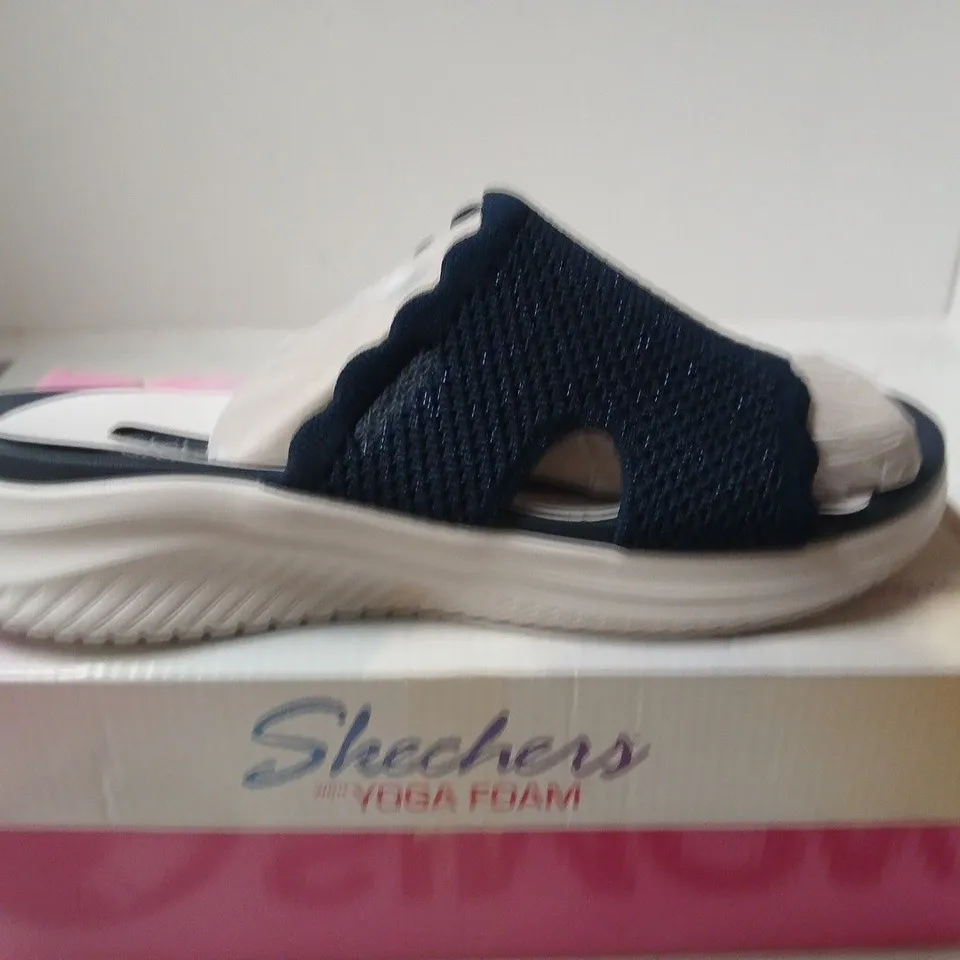 BOXED PAIR OF SKECHERS WOMEN'S NAVY YOGA FOAM SANDALS – UK 7