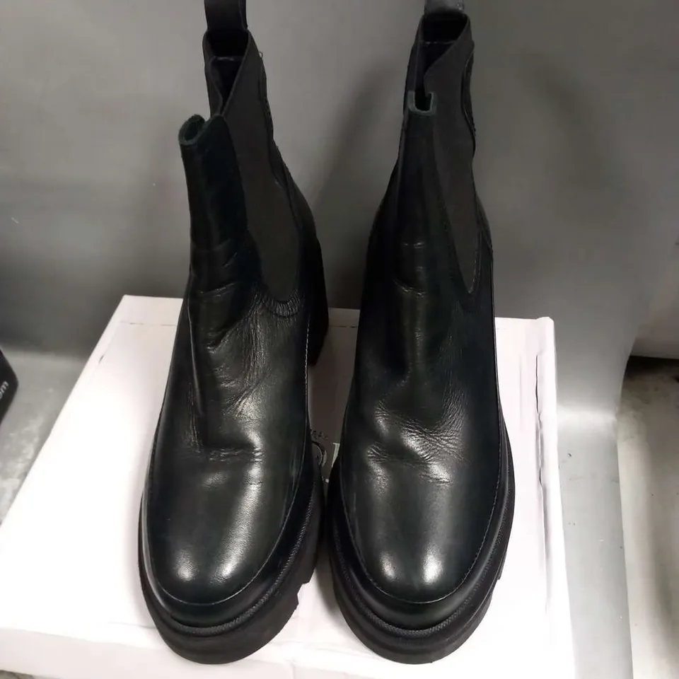 MODA BLACK BOOTS SIZE 39