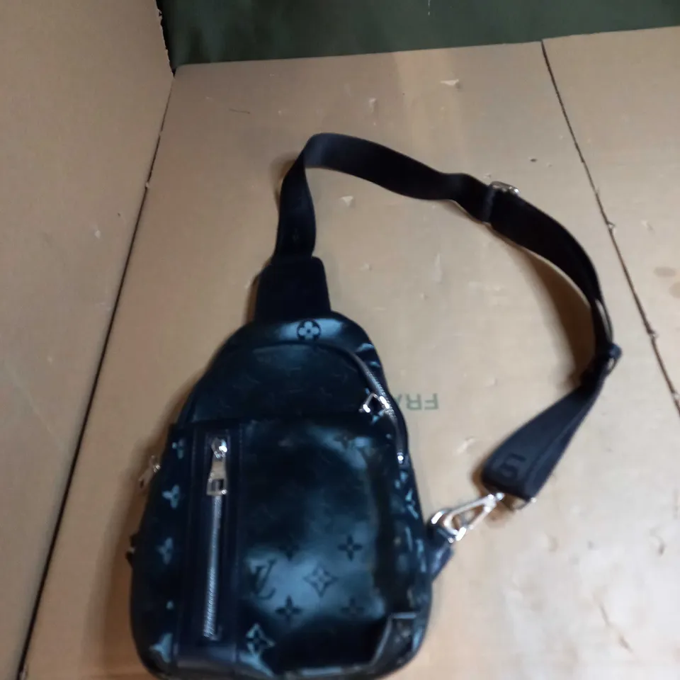 LOUIS VUITTON CROSS BODY BAG 