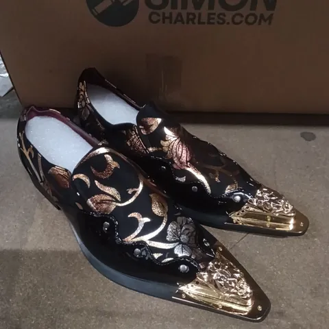 WOMEN'S SHOES – BLACK & GOLD PATTERNED SLIP-ONS, EU41 (UK8)