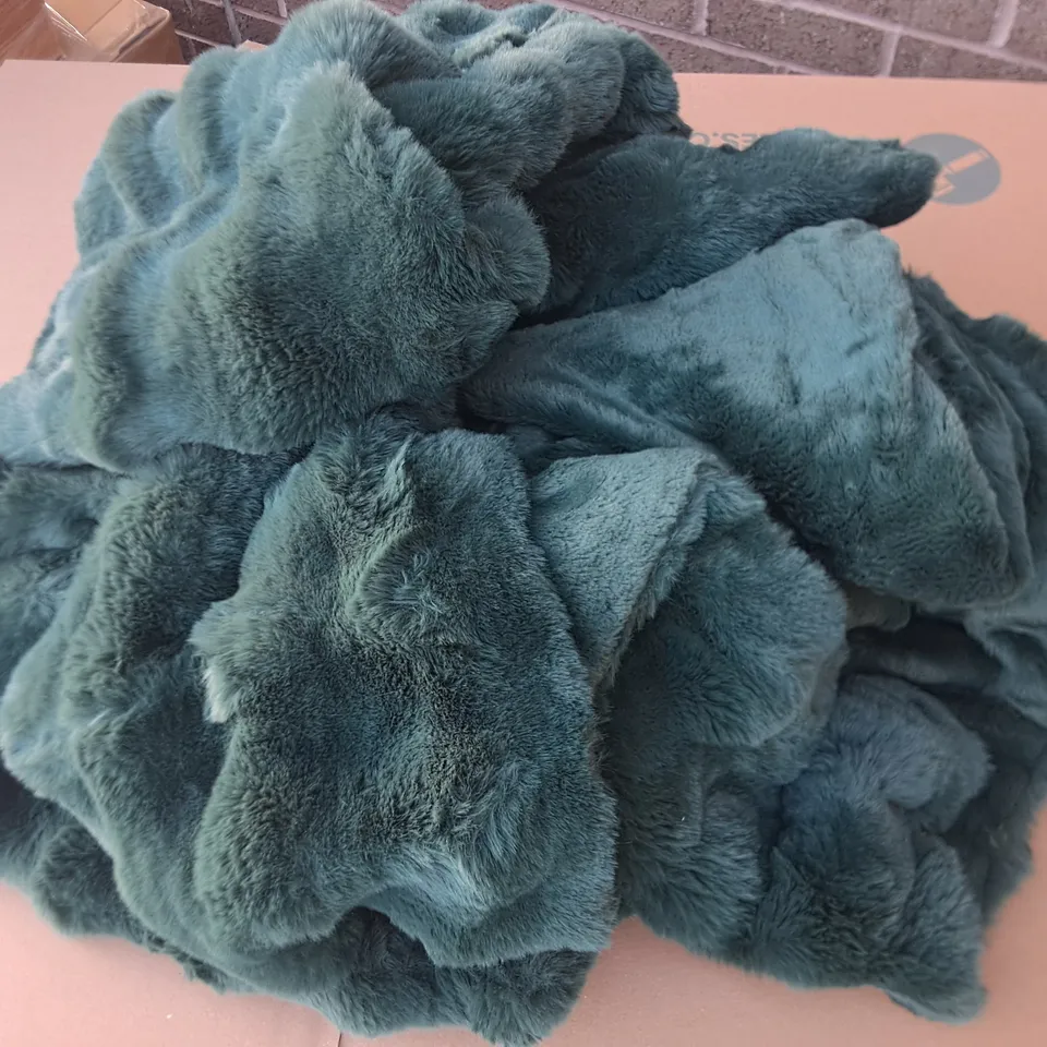 COZEE HOME GIFTABLE TEXTURED LUXURY FAUX FUR THROW IN GREEN 