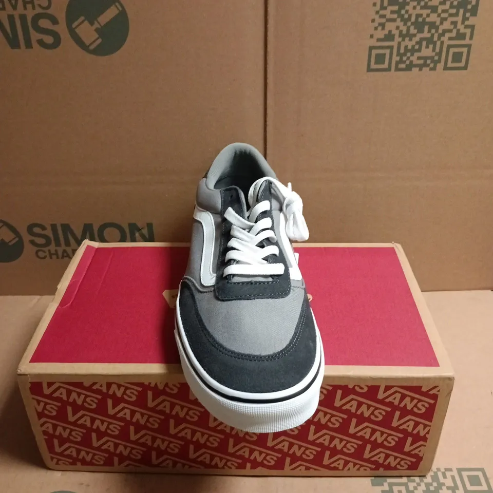 BOXED PAIR OF VANS BROOKLYN LS TRAINERS IN ASPHALT - 10