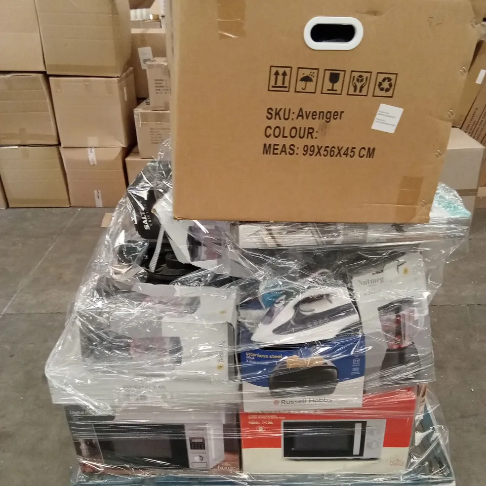 PALLET OF ASSORTED KITCHEN APPLIANCES AND HOUSEHOLD ELECTRIC GOODS TO INCLUDE; JUG BLENDERS, MICROWAVES, STEAM IRONS, FANS, FOOD STEAMER, FOOD PROCESSOR, KETTLES ETC