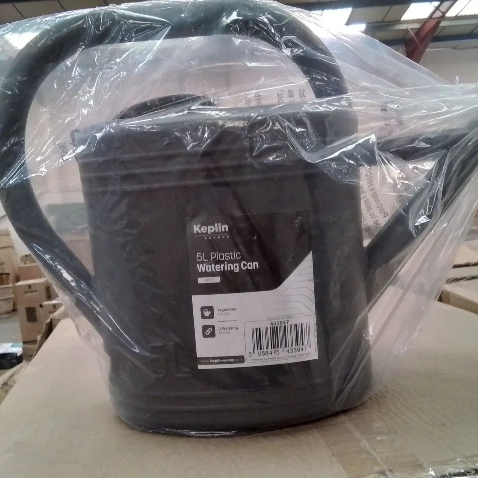 BOX CONTAINING APPROXIMATELY 12 BRAND NEW KEPLIN 5L PLASTIC WATERING CANS