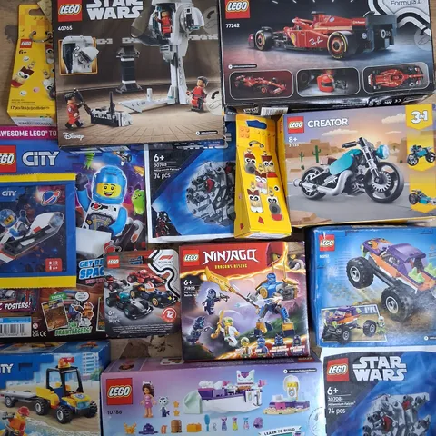 APPROXIMATELY 13 ASSORTED LEGO PRODUCTS TO INCLUDE; GABBYS DOLLHOUSE 10786 GABBY AND MERCATS SHIP AND SPA, CITY 60286, STAR WARS 40765, FORMULA 1 77242