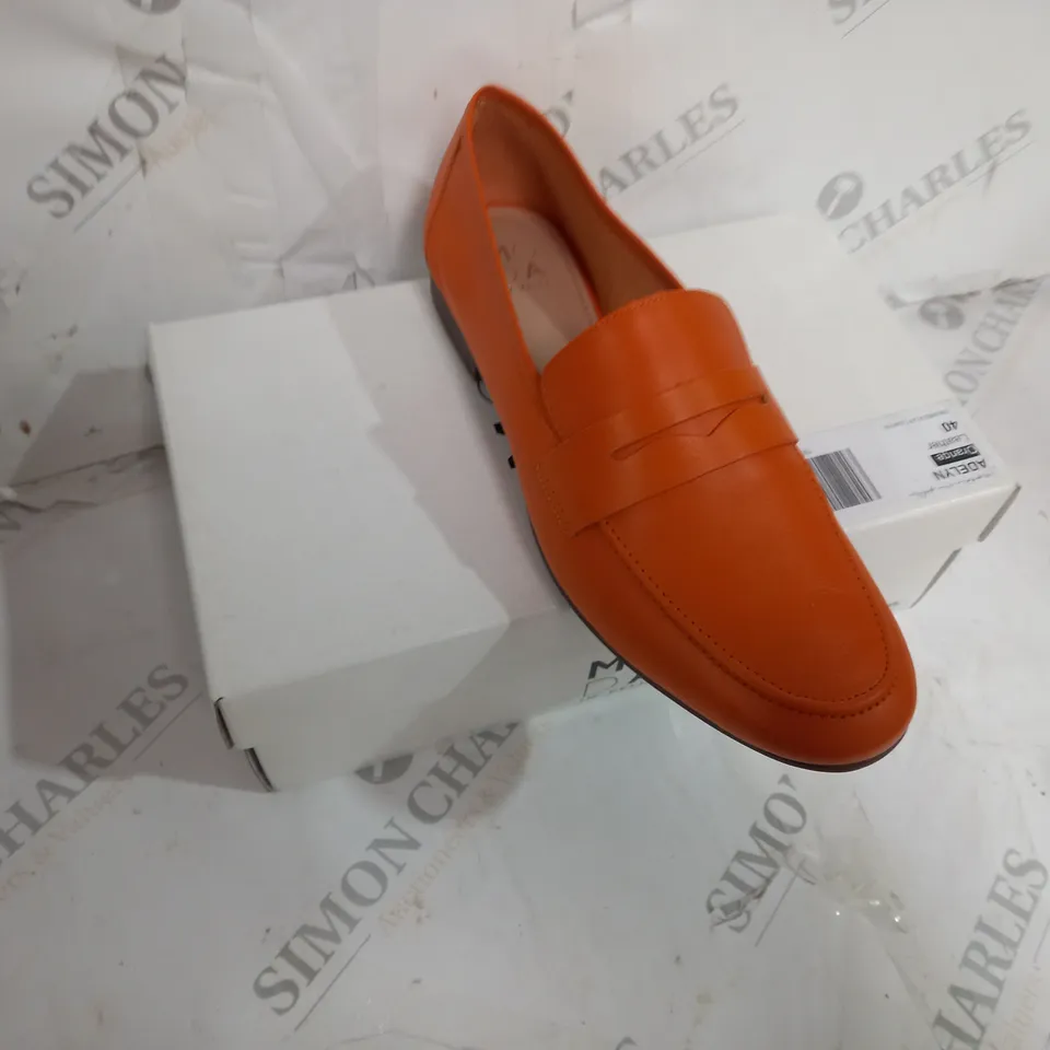 BOXED PAIR OF MODA IN PELLE ADELYN ORANGE LEATHER UNLINED FLAT LOAFER IN SIZE 40