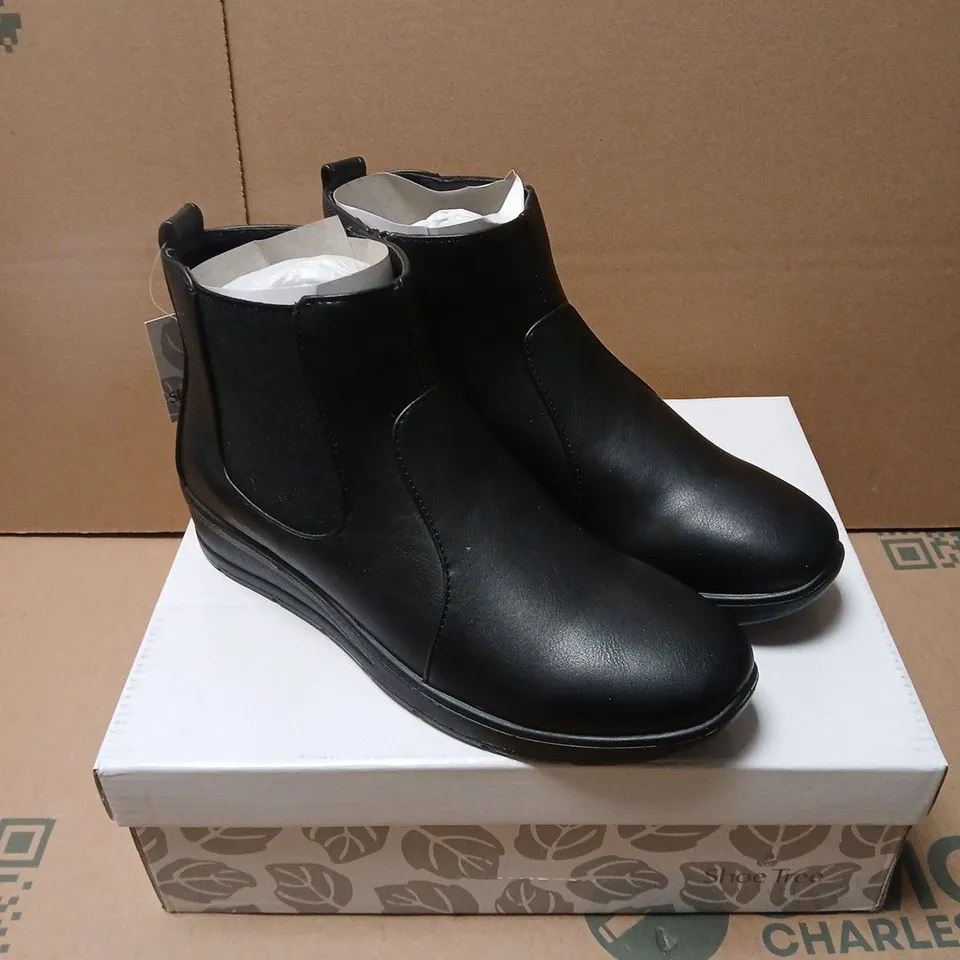 SHOE TREE BRAMBLE BLACK PU CHELSEA BOOTS – UK 5