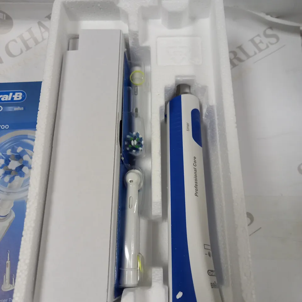 ORAL-B PRO 570 ELECTRIC TOOTHBRUSH