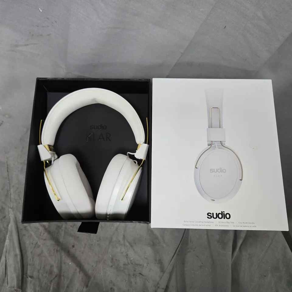 BOXED SUDIO ACTIVE NOISE CANCELLING HEADPHONES IN WHITE