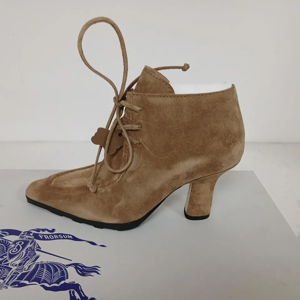 BURBERRY SOVEREIGN BOOTIE – SUEDE LACE-UP ANKLE BOOTS, UK 3 (EU 35)