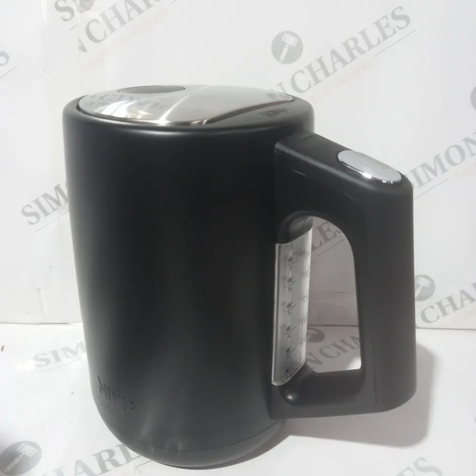 BOXED OUTLET NINJA PERFECT TEMPERATURE KETTLE KT200UK