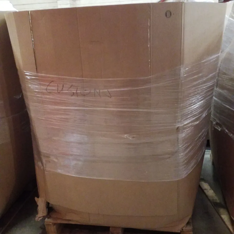 PALLET CONTAINING ASSORTED PILLOWS & CUSHIONS