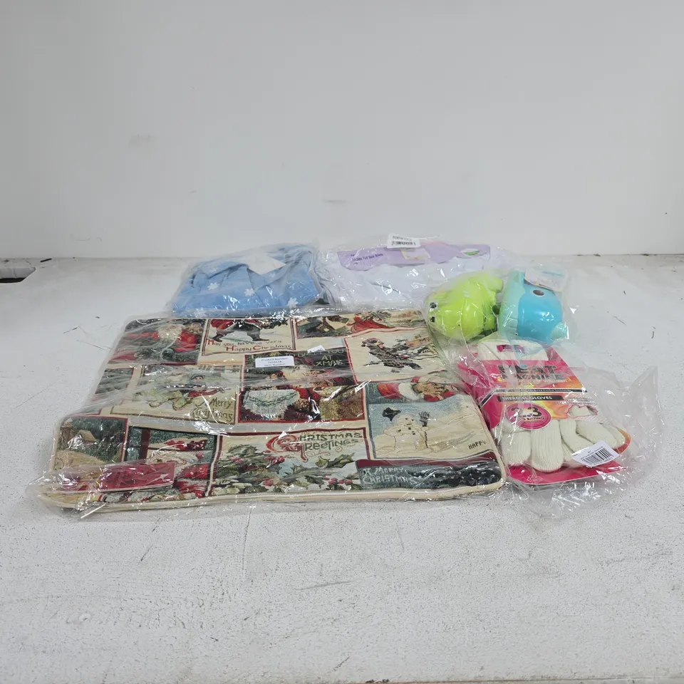 BOX OF APPROXIMATELY 20 ASSORTED ITEMS TO INCLUDE CHRISTMAS CUSHION COVER, CLOTHING, THERMAL GLOVES, 3 PACK LADIES BRIEFS, CHILDRENS BATHROOM TOYS ETC