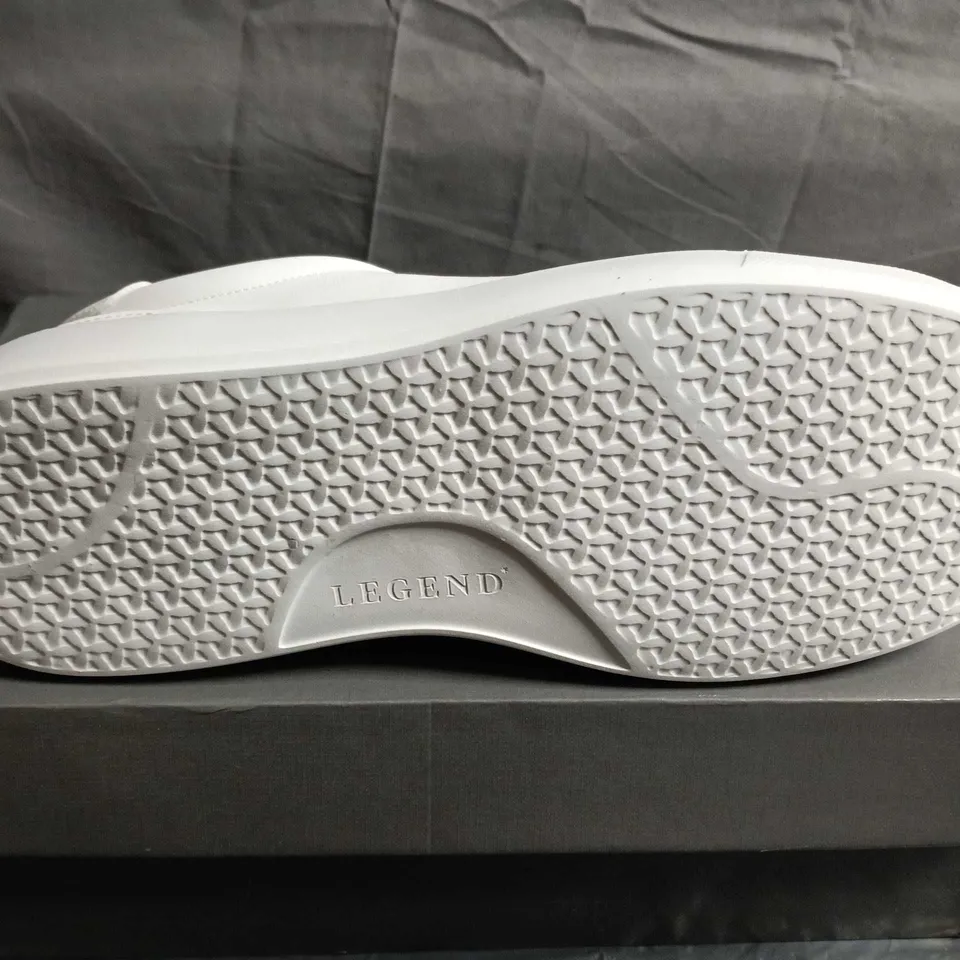 BOXED PAIR OF LEGEND WHITE LEATHER TRAINERS - UK SIZE 9