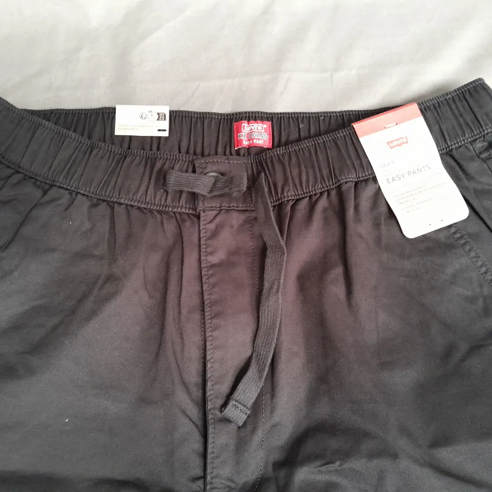 LEVIS XX EASY CHINOS WITH DRAWSTRING IN BLACK - L