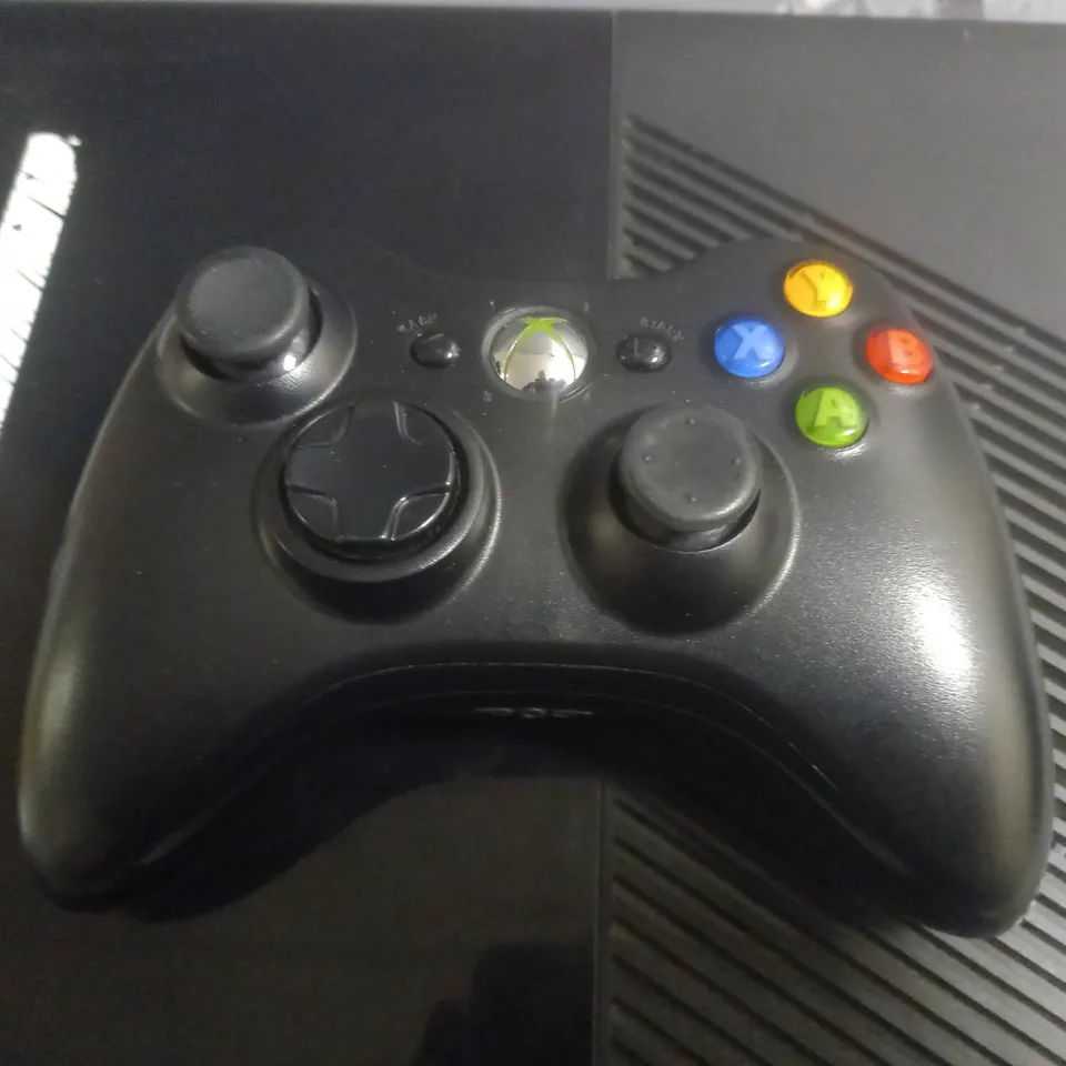 UNBOXED XBOX 360 E CONSOLE WITH CONTROLLER